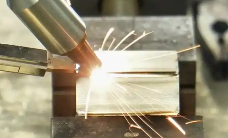 脈沖與連續(xù)光纖焊接：熔深與熱輸入對(duì)比分析